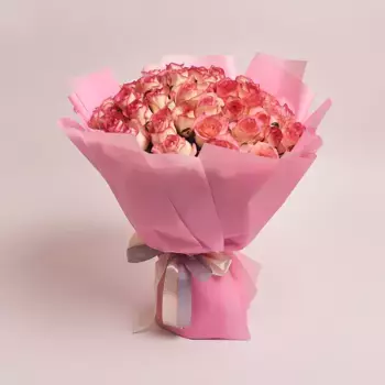 Букет из 51 розовой розы в розовой пленке