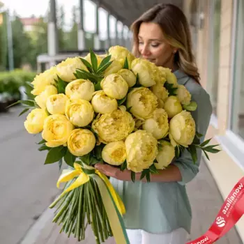 Букет из 51 желтого пиона с лентой, Голландия