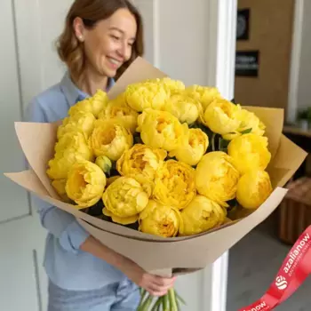 Букет из 51 желтого пиона в крафте, Голландия