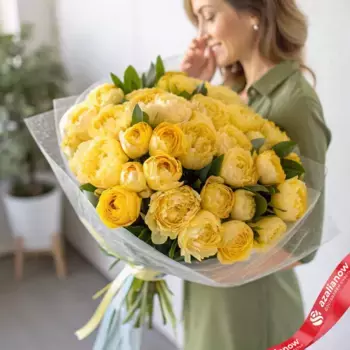 Букет из 51 желтого пиона в пленке, Голландия