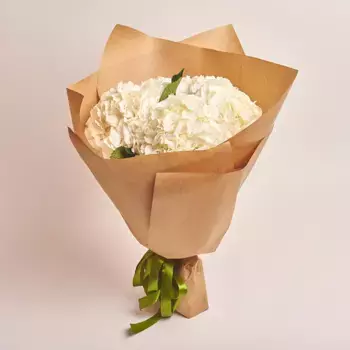 Букет из 5 белых гортензий в крафте «Дорогая»