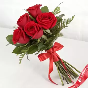 Букет из 5 красных роз с лентой, 40 см, Эквадор