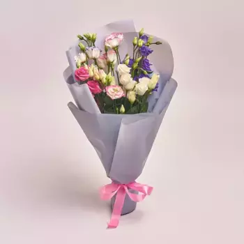 Букет из 5 лизиантусов микс в сиреневой пленке