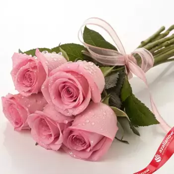Букет из 5 розовых роз с лентой, 50 см, Россия