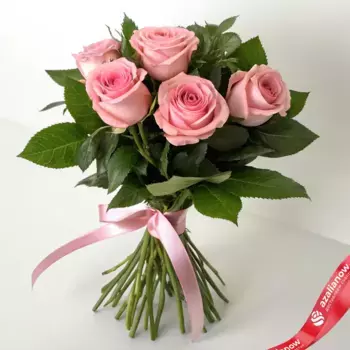Букет из 5 розовых роз с лентой, 40 см, Эквадор