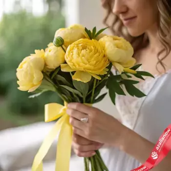 Букет из 5 желтых пионов с лентой, Голландия