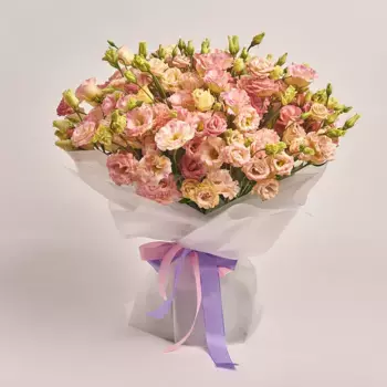 Букет из 75 светло-розовых лизиантусов в пленке