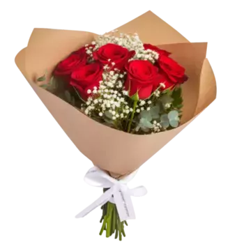 Букет из 7 красных роз и гипсофил в крафте