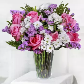 Букет из 7 роз, 5 хризантем и статицы «Нежный узор»