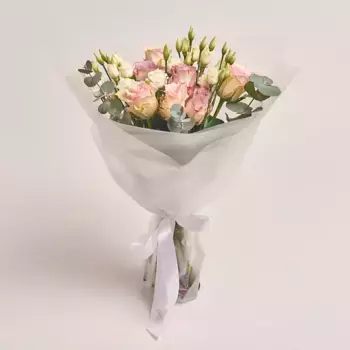 Букет из 7 роз и 4 лизиантусов «Школьный дневник»