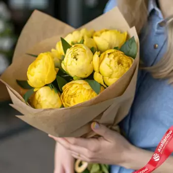 Букет из 7 желтых пионов в крафте, Голландия