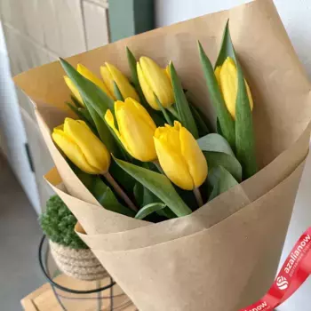 Букет из 7 желтых тюльпанов в крафте