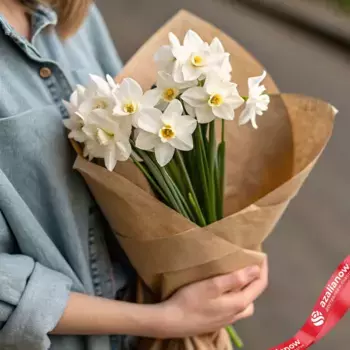 Букет из 9 белых нарциссов в крафте