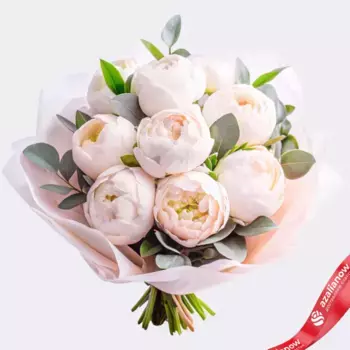Букет из 9 белых пионов с эвкалиптом в пленке