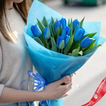 Букет из 9 голубых тюльпанов в голубой пленке, Россия