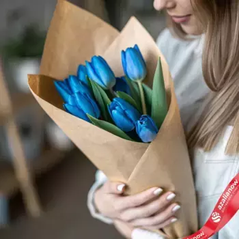 Букет из 9 голубых тюльпанов в крафте, Россия