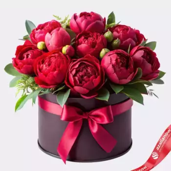 Букет из 9 красных пионов и эвкалипта в коробке