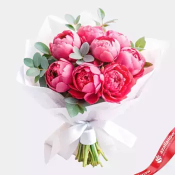 Букет из 9 красных пионов и эвкалипта в крафте