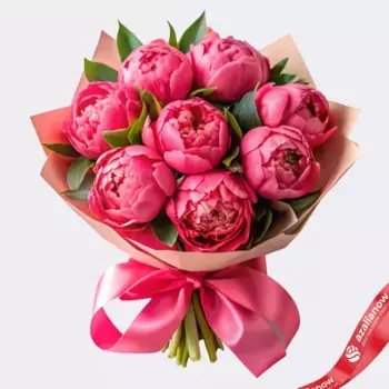 Букет из 9 красных пионов в крафте