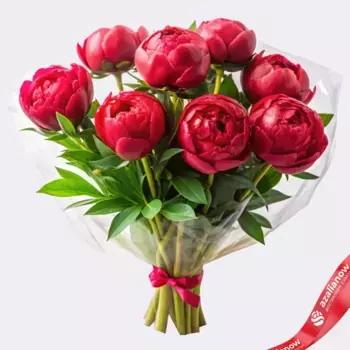 Букет из 9 красных пионов в пленке