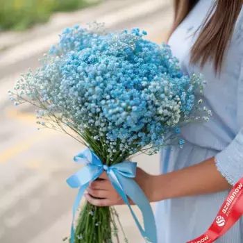 Букет из 9 синих гипсофил с голубой лентой