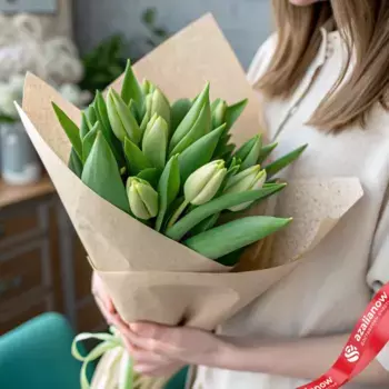 Букет из 9 зеленых тюльпанов в крафте, Россия