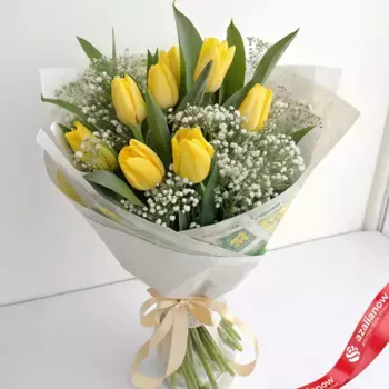 Букет из 9 желтых тюльпанов и гипсофил в упаковке