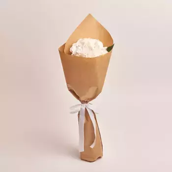 Букет из белой гортензии в крафте