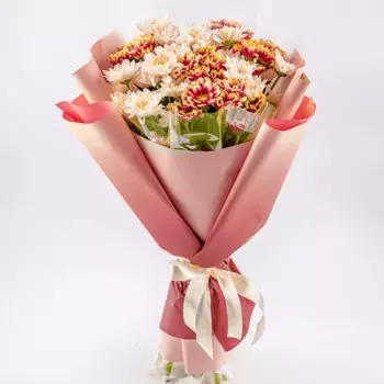 Букет из белых и розово-желтых хризантем «Моя хризантема»