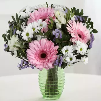 Букет из гербер, хризантем, фрезий «Цветочный танец»