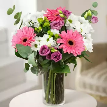 Букет из гербер, хризантем, лизиантусов «Первый поцелуй»