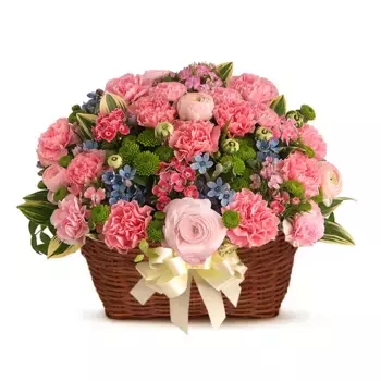 Букет из гвоздик, хризантем, ранункулюсов «Оливия»