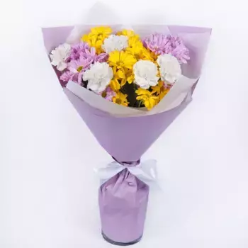 Букет из гвоздик и хризантем «Звезда хризантемы»