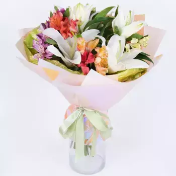 Букет из лилий и альстромерий «Цветущая красота»