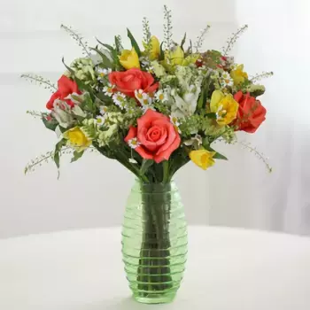 Букет из нарциссов, роз, альстромерий «Карамель»