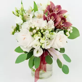 Букет из орхидей, роз, альстромерий «Песня сердца»