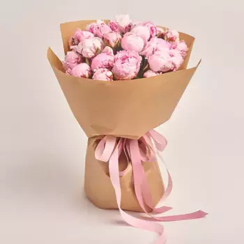 Букет из пионов в крафте