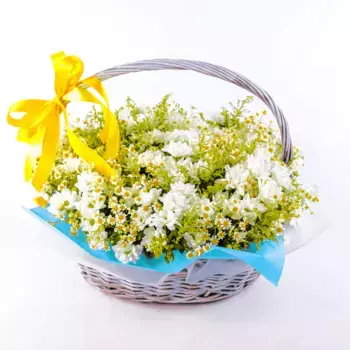 Букет из ромашек и хризантем «Корзина радости»