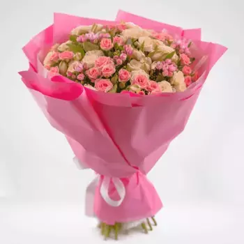 Букет из роз, альстромерий, бувардий «Розы в розовом»