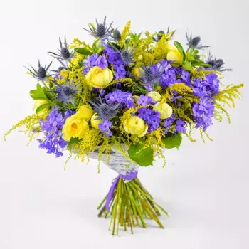 Букет из роз, эрингиума, флоксов «Пломбир в саду»