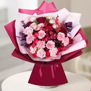 Букет из роз, гвоздик, альстромерий «В твоих объятиях»