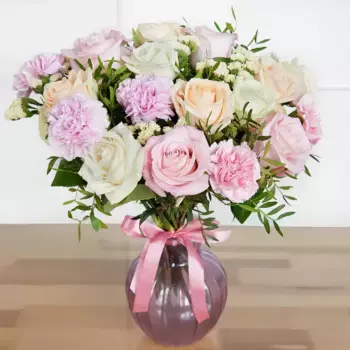 Букет из роз, гвоздик и статицы «Приворотное зелье»