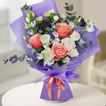 Букет из роз, гвоздик, лизиантусов «Летние мечты»