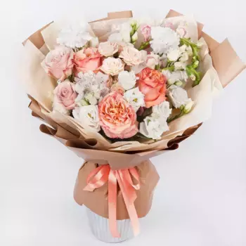 Букет из роз, гвоздик, маттиолы «Песня любви»