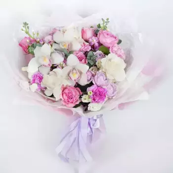 Букет из роз, гвоздик, орхидей «Неповторимый шарм»