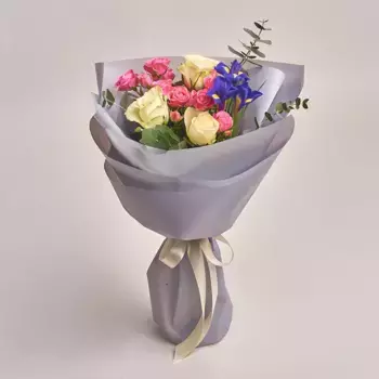 Букет из роз и ирисов «Пушкин»