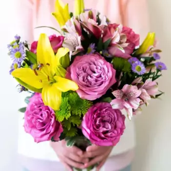 Букет из роз, лилий, астр и хризантем «Жюльетта»