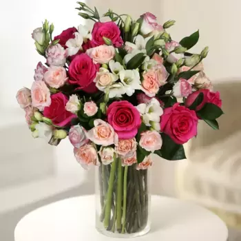 Букет из роз, лизиантусов, фрезий «Цветочная музыка»