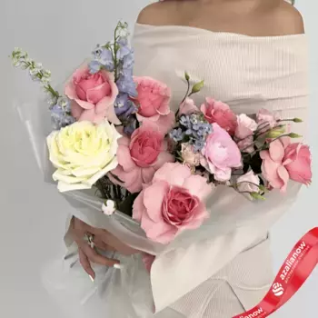 Букет из роз, дельфиниума, лизиантусов «Муси-пуси»