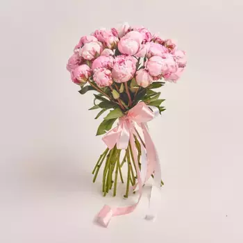 Букет из розовых пионов